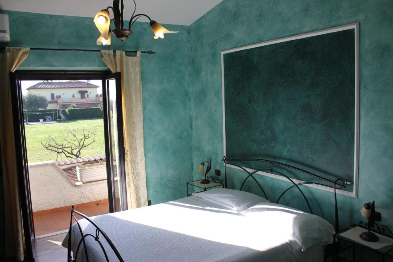 Relais Maria Luisa Locazione Turistica Di Simona Capaccio Bed & Breakfast Fiumicino Exterior photo